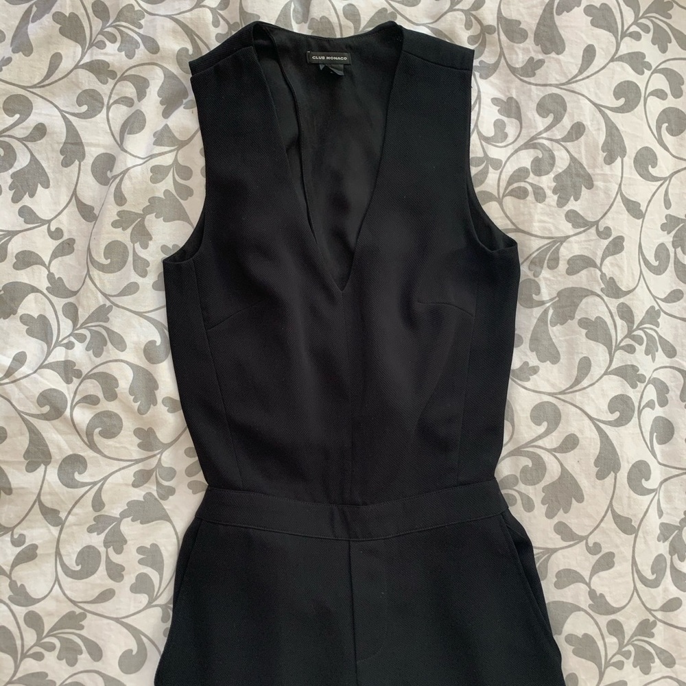 Club Monaco Black Sleeveless V-Neck Tailored Jumpsuit
